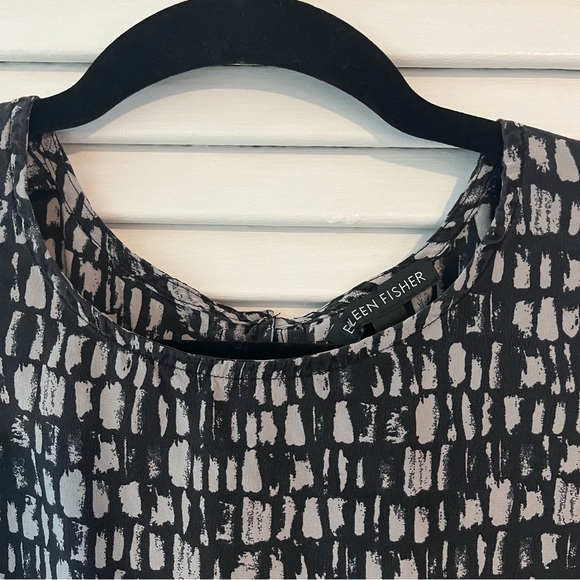 Eileen Fisher Silk Short-sleeve Blouse with geometric pattern - Picture 6 of 13